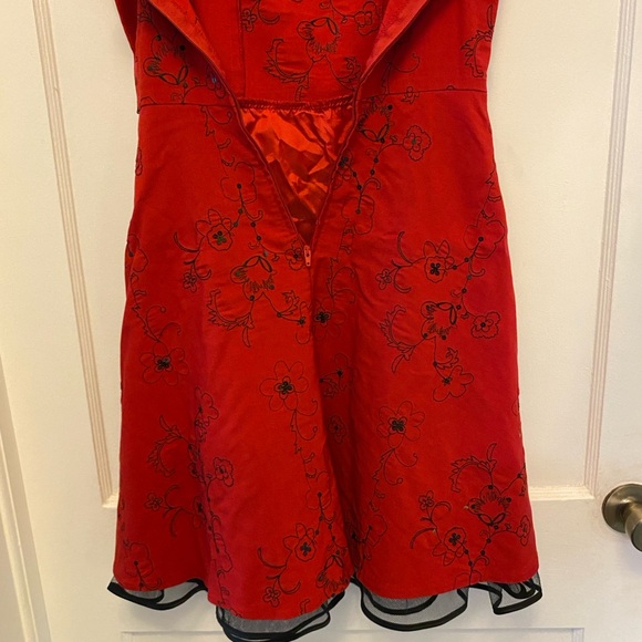 Stepping Out Red w/Black Embroidery & Sequins Party A-Line Dress M - Picture 6 of 8